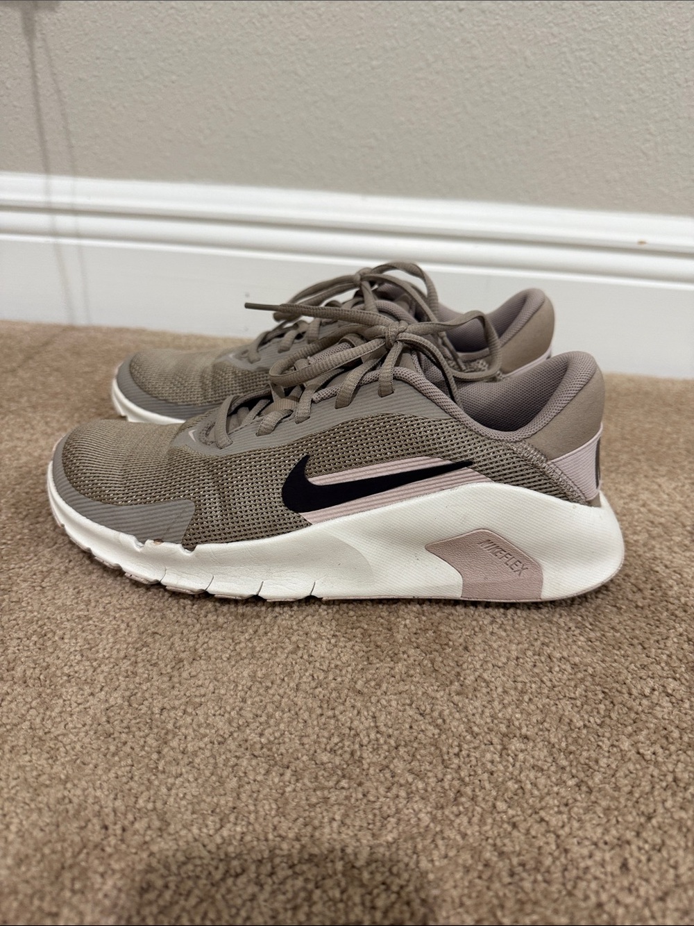 Nike Flex Train Women’s Training Shoes Malt Silt Red Size 7